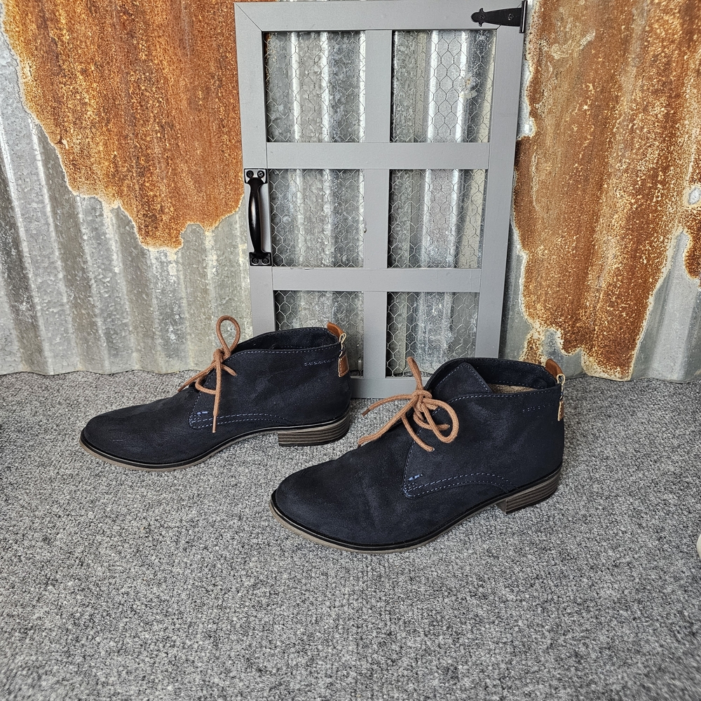 Marco Tozzi Navy Suede Lace-Up Ankle Booties – Chic & Versatile!